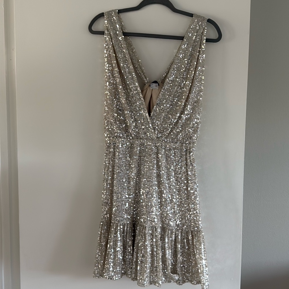 Brand new, never worn but no tags. Sparkle mini dress, halter back, size large.